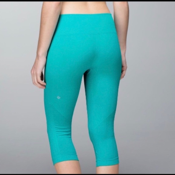 lululemon athletica Pants - Lululemon In the flow crop leggings